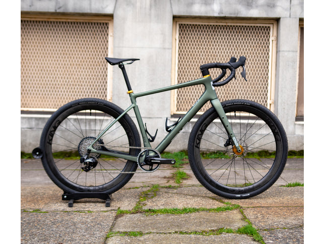 Custom Enve MOG with Sram and Chris King 