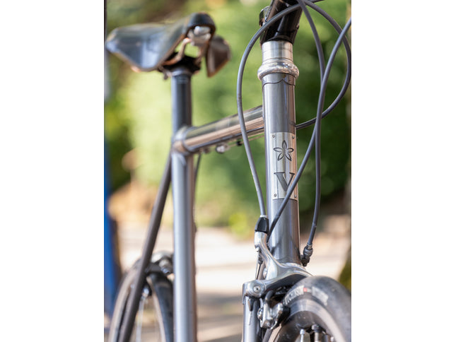 Consignment Vanilla Breakaway Road Bike (Custom Geo) Silver Shimano 105 w/ Case