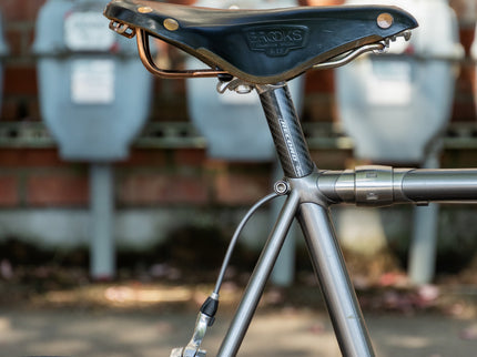 Consingment Vanilla Breakaway Road Bike (Custom Geo) Silver Shimano 105 w/ Case