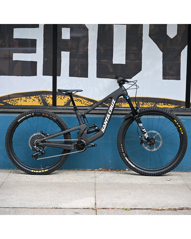 Santa Cruz Nomad - Small - Black/White - CONSIGNMENT