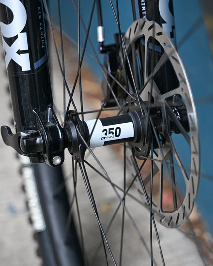 Santa Cruz Nomad - Small - Black/White - CONSIGNMENT