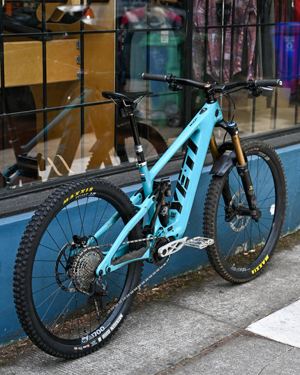 Yeti 160e - Medium - Blue/Black - CONSIGNMENT