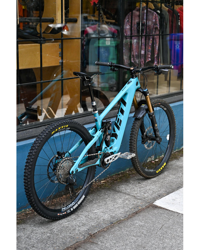 Yeti 160e - Medium - Blue/Black - CONSIGNMENT