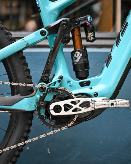 Yeti 160e - Medium - Blue/Black - CONSIGNMENT