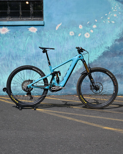 Yeti 160e - Medium - Blue/Black - CONSIGNMENT