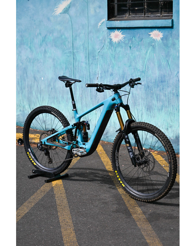 Yeti 160e - Medium - Blue/Black - CONSIGNMENT