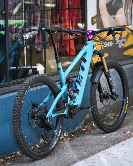 Yeti 160e - X-Large - Blue/Black - CONSIGNMENT