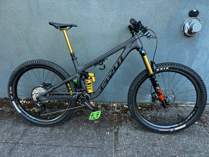 Consignment Pivot Mach 6 Medium Black Custom