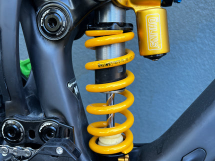 Consignment Pivot Mach 6 Medium Black Custom