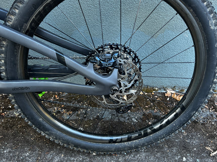 Consignment Pivot Mach 6 Medium Black Custom