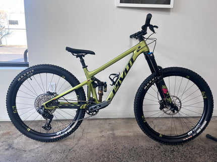 Consignment Pivot Switchblade v5 SRAM Ride GX Medium Electric Green