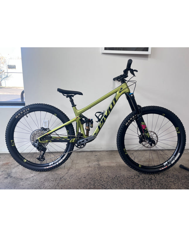 Consignment Pivot Switchblade v5 SRAM Ride GX Medium Electric Green W/ Carbon Wheels