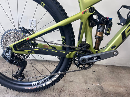 Consignment Pivot Switchblade v5 SRAM Ride GX Medium Electric Green