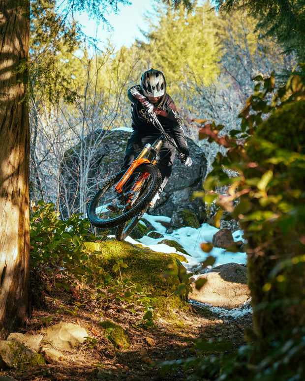 <strong>Gloves</strong>