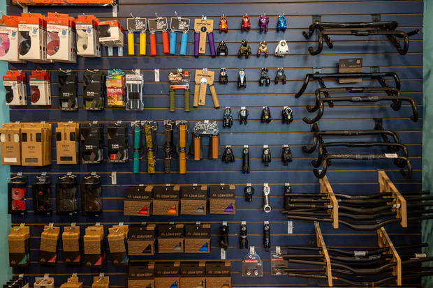 <strong>Bar Tape and Grips</strong>