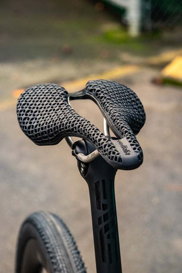 Selle Italia 3d printed saddle on an enve seatpost 