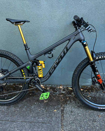 Pivot Cycles - Consignment Pivot Mach 6 Medium Black Custom - 210000074126 - Cyclepath PDX