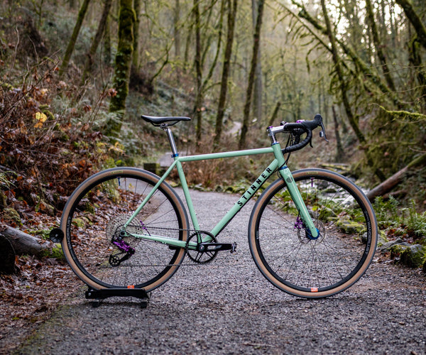 stinner gravel bike Carrizo Custom Mint 54cm – Cyclepath PDX Schubladeneinsätze Type AXS COLOR:Gloss Fjord Metallic / Birch MET Manta Fahrradhelm (gelb)